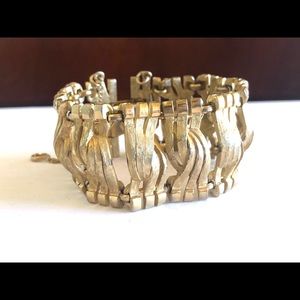 Funky Vintage 1960s Wavy Gold Link Mod Bracelet
